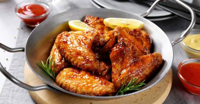 Aripioare de pui picante și crocante la air fryer: rețeta completă, cu trucuri ca să iasă rumene și suculente
