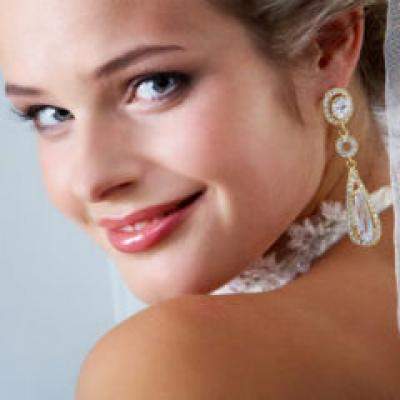 Bijuterii si accesorii ultrafeminine pentru mirese