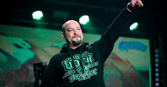 Bitza lansează Valuri și își surprinde fanii cu un look nou