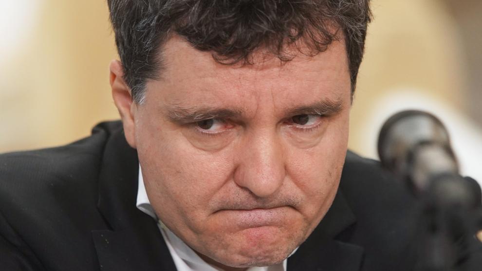 Nicușor Dan și-a aranjat șosetele lângă Zelenski, iar reacția președintelui ucrainean a devenit virală
