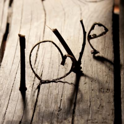 Dragostea. Gene egoiste, chimie sau romantism?