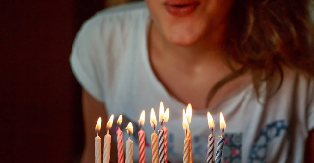 Una dintre cele mai frumoase vedete din România a împlinit 43 de ani. Uite cât de bine arată femeia fatală a României
