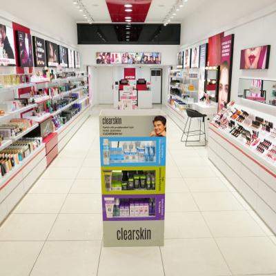AVON anunță lansarea programului de franciză: investește în propriul magazin și fii parte din povestea de succes!