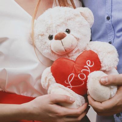 Cadouri de ziua îndrăgostiților pentru ea: idei pentru orice buget