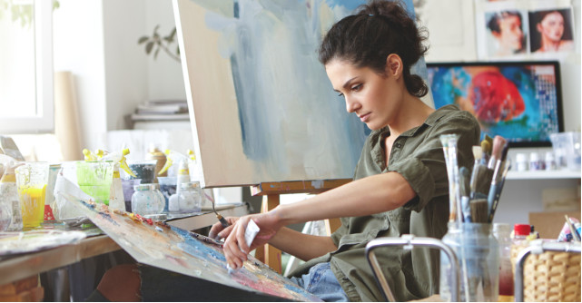 Amway România susține tinerii artiști și inaugurează proiectul cultural  Artistry Studio Gallery 