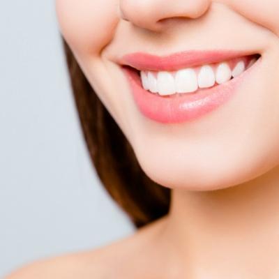 Cat de eficiente sunt tratamentele alternative pentru albirea dintilor