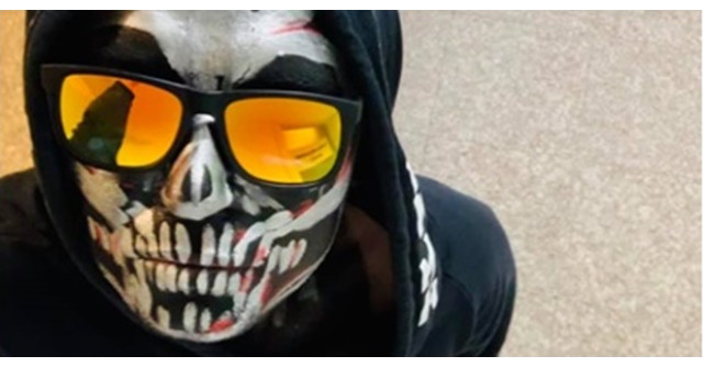 Carla's Dreams dă mii de euro pe machiaj. De ani de zile, membrii trupei se machiază la fiecare apariție