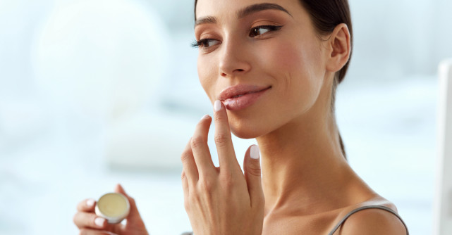 Buze uscate? Ce balsam de buze să folosești pentru a nu te mai confrunta cu această problemă