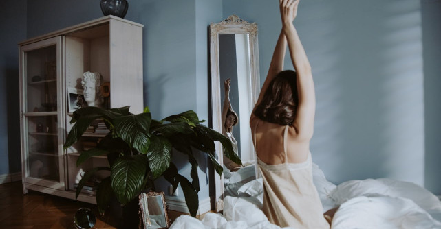 Dimineața este prima noastră conversație cu noi înșine. Descoperă importanța rutinei de dimineață!