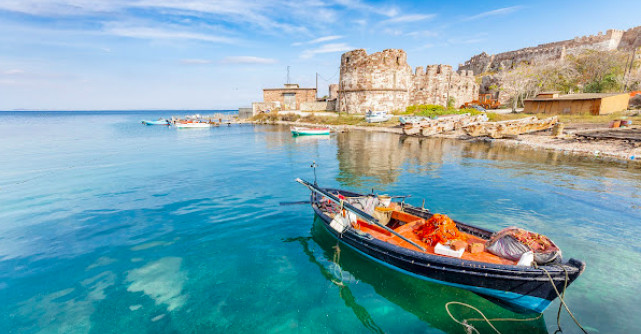 DESTINAȚIE SUPERBĂ DE VACANȚĂ: INSULA LESBOS! PRIMUL CHARTER PLEACĂ DIN BUCUREȘTI PE 14 IUNIE 2024