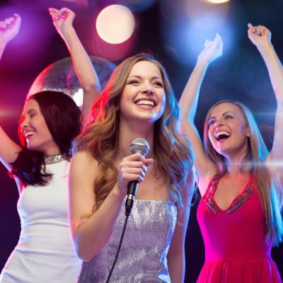 De ce au vedetele dintii asa de albi? Afla secretul fatetelor dentare