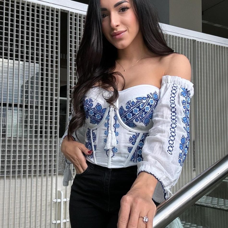 Larisa Iordache s-a logodit în noaptea dintre ani: Pagina 1 din 366 a început cu un sincer DA...