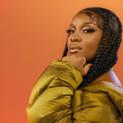 Tommy Jeans face echipă cu Vevo pentru campania Less Buzz, more music