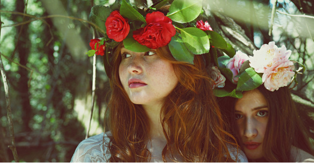 Coronita cu flori - accesoriul de cap al verii