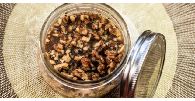 Miere si nuci, combinatia care are grija de sanatatea tiroidei