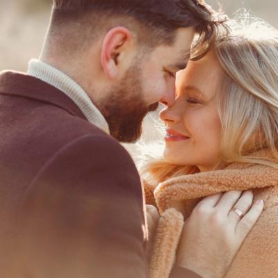 6 Semne că iubești un bărbat matur și dedicat