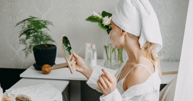 Rutina completă de îngrijire în 3 pași: corp, față și păr