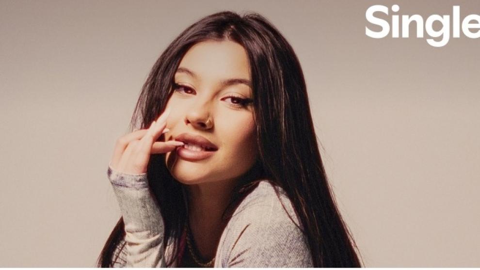 Erika Isac reinterpretează Mr. Saxobeat pentru Spotify Singles, într-un moment care marchează revenirea sound-ului eurodance 