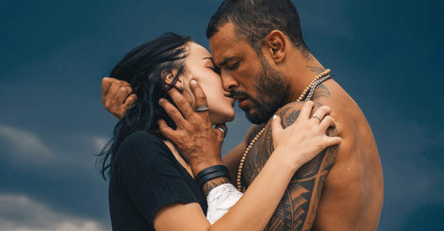 Atracția sexuală față de cicatrici, tatuaje și piercinguri: psihologia din spatele unei preferințe puțin discutate