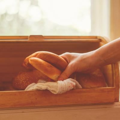 Cutii pentru pâine: 5 opțiuni practice și estetice pentru bucătărie