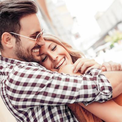 Cinci semne că el crede în relația voastră și în tine