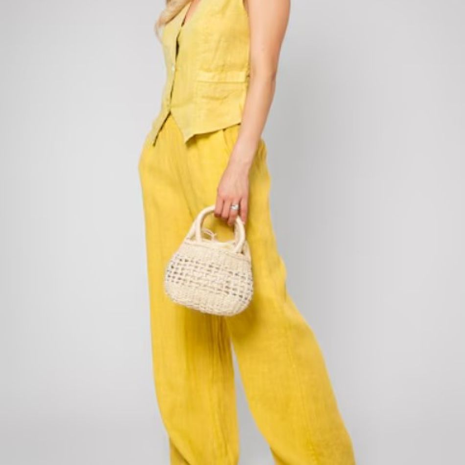 15 piese vestimentare din in, esențiale pentru a-ți lăsa pielea să respire pe timp de vară