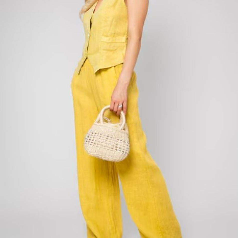 15 piese vestimentare din in, esențiale pentru a-ți lăsa pielea să respire pe timp de vară