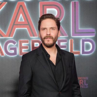 Disney+: Detalii fascinante din culisele noul serial BECOMING KARL LAGERFELD