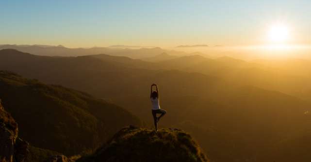 Ce este meditația? 7 moduri în care este înțeleasă de Emmanuel Carrère în cartea-cult autobiografică Yoga