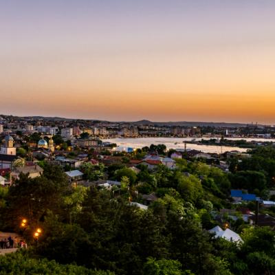 Evacuare preventivă în satul Plauru, Tulcea, după incendierea unei nave cu GPL în apropierea graniței cu Ucraina