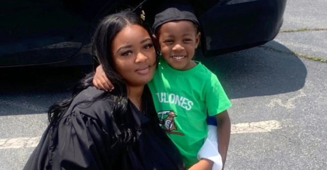 Medicii au scos fătul din corpul Adrianei Smith, aflată în moarte cerebrală, din cauza legilor privind avortul din Georgia