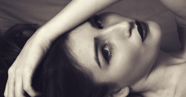 Cum să-ți îngrijești tenul când stai mai mult în casă