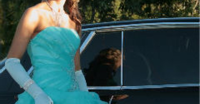 25 cele mai sofisticate rochii pentru domnisoarele de onoare