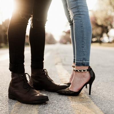 De ce merită să purtați pantofi și cizme din piele sintetică