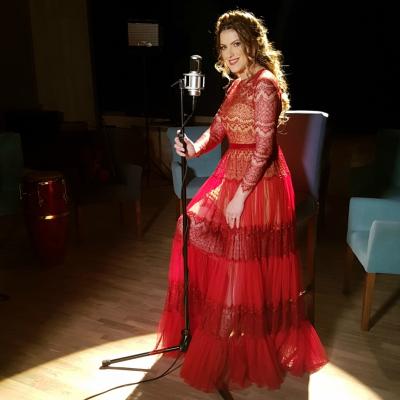 Lavinia Goste lansează: M-a găsit dragostea în viață