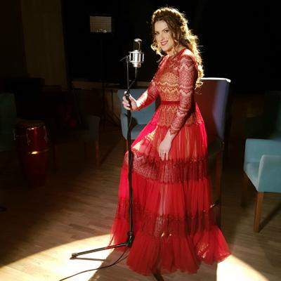 Lavinia Goste lansează: M-a găsit dragostea în viață