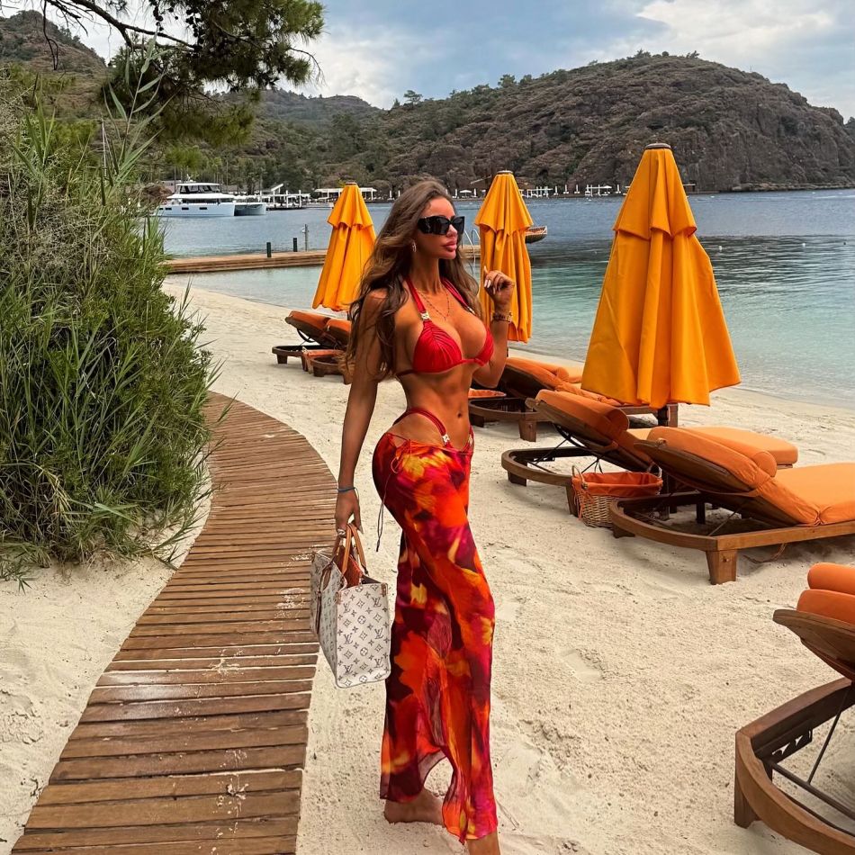 De la vânzătoare de covrigi, la salariu de zeci de mii de euro lunar. Cum își câștiga banii Bianca Drăgușanu, la început de drum