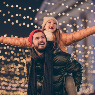 Craiova se pregătește de venirea Crăciunului! S-a început montarea în oraș a instalațiilor luminoase 