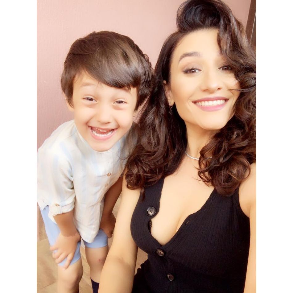 Claudia Pătrășcanu și-a dus copiii într-un parc de distracții din Europa. Fericirea celor mici este neprețuită pentru artistă