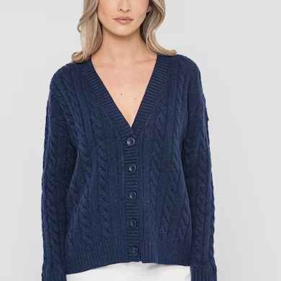 Bleumarin este NOUL negru! 20 de piese vestimentare pentru garderoba ta