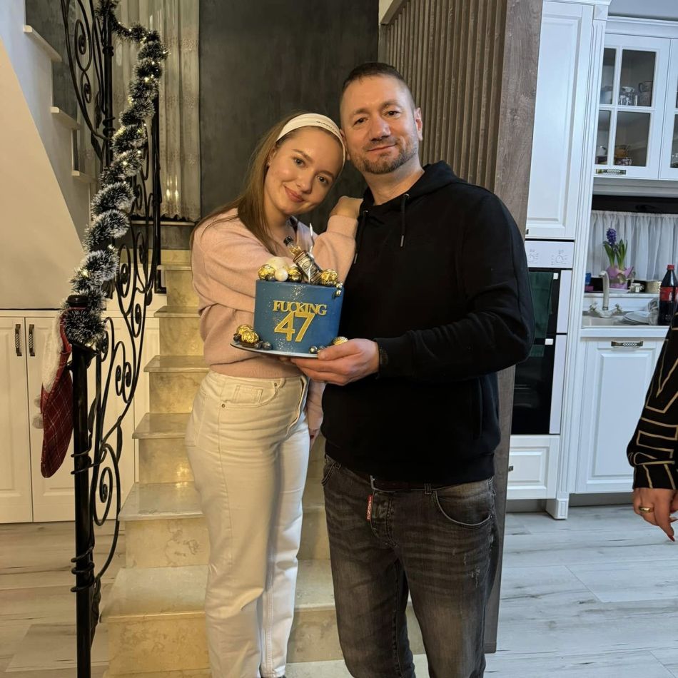 Alexia Tudose, fata cu brațele reatașate, a impresionat o țară întreagă cu vocea ei și cu o poveste de viață extraordinară