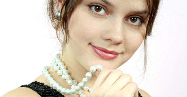 Perle, strasuri si paiete...pentru femei cochete