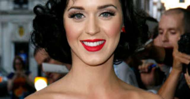 Video: Katy Perry, in cea mai penibila situatie