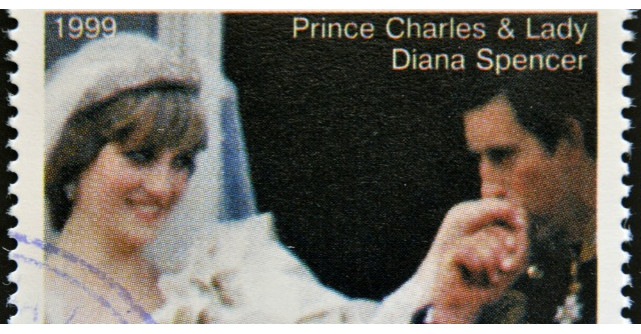 Cat costa o felie din tortul servit la nunta printesei Diana cu printul Charles?