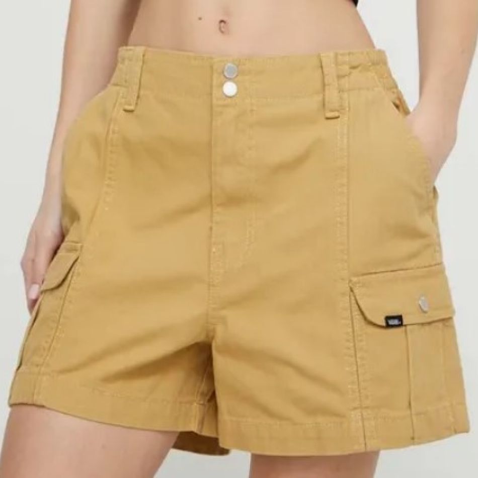 Descoperă 15 de modele de pantaloni scurți pentru femei. Alegerea perfectă pentru ținutele din această vară