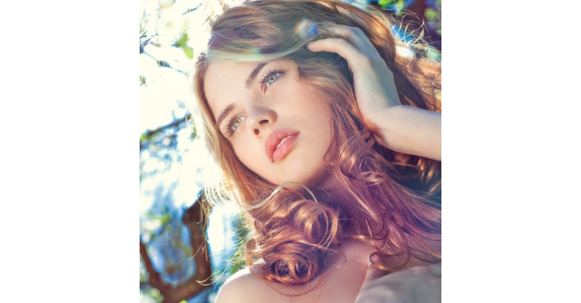 O masina fuchsia, patru tinute fashioniste