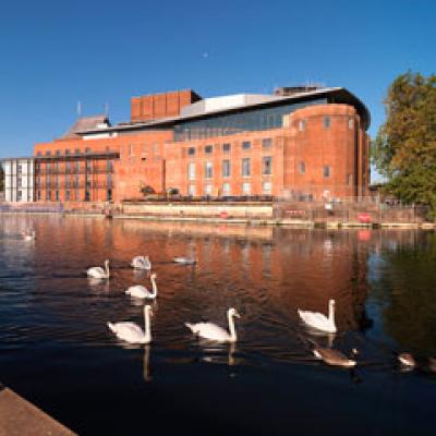 Cum arata Teatrul Royal Shakespeare din Anglia?