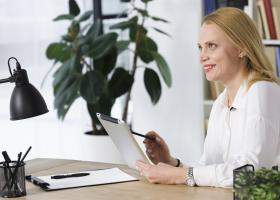 Productivitate și relaxare la birou: Cum să-ți transformi spațiul de lucru într-o oază de eficiență