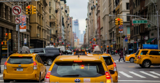 Cat te costa un taxi de la aeroport pentru 140 de capitale din intreaga lume