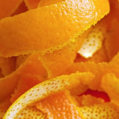 10 moduri inedite de a refolosi cojile de portocala